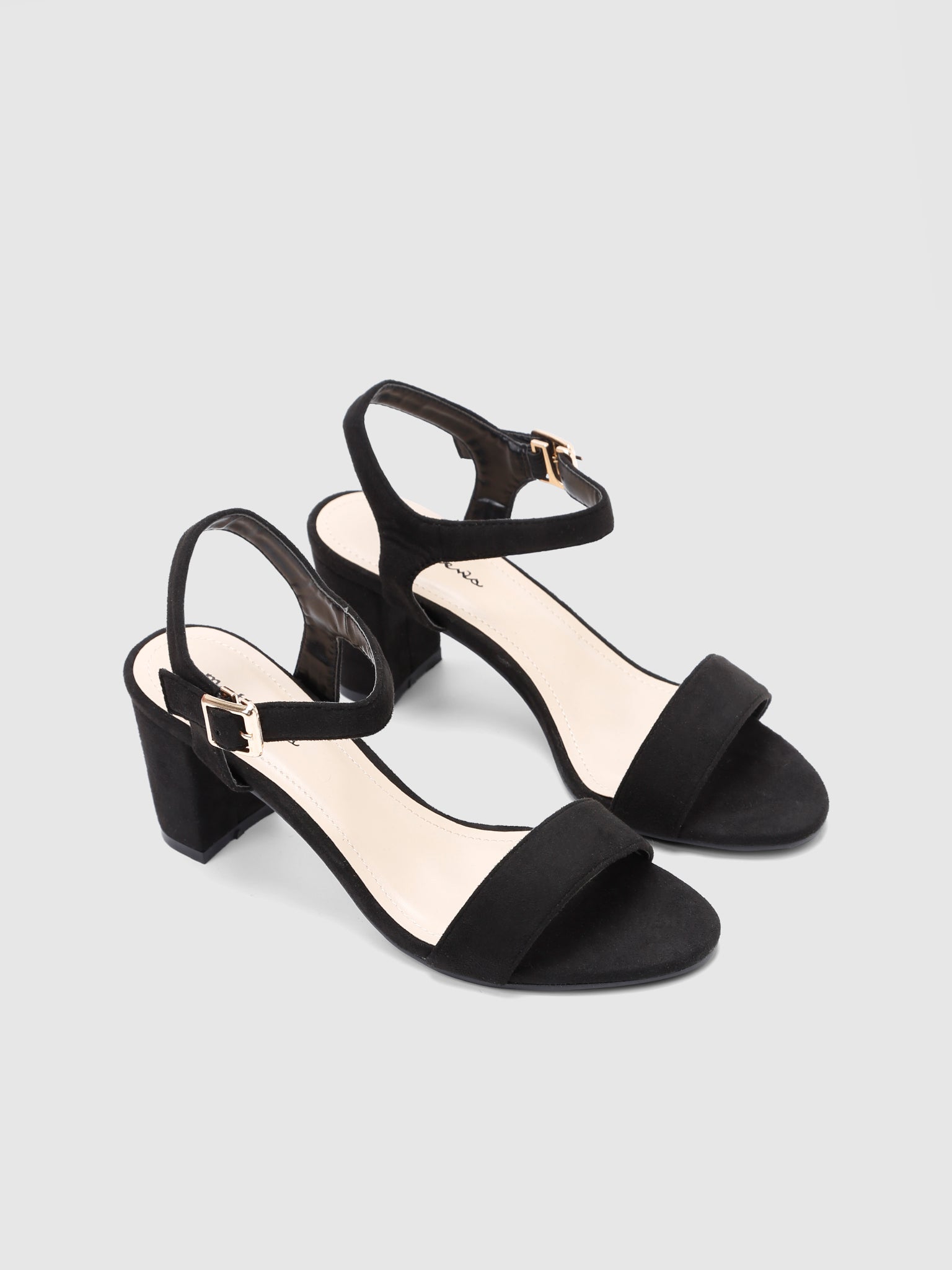 Choosing the Right Sandals with Heels